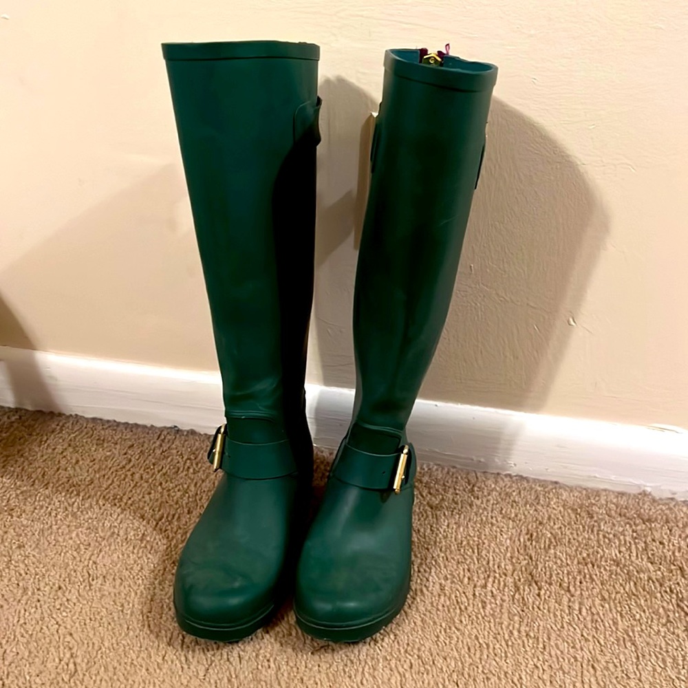 Rain boots - hunter green with a purple zipper